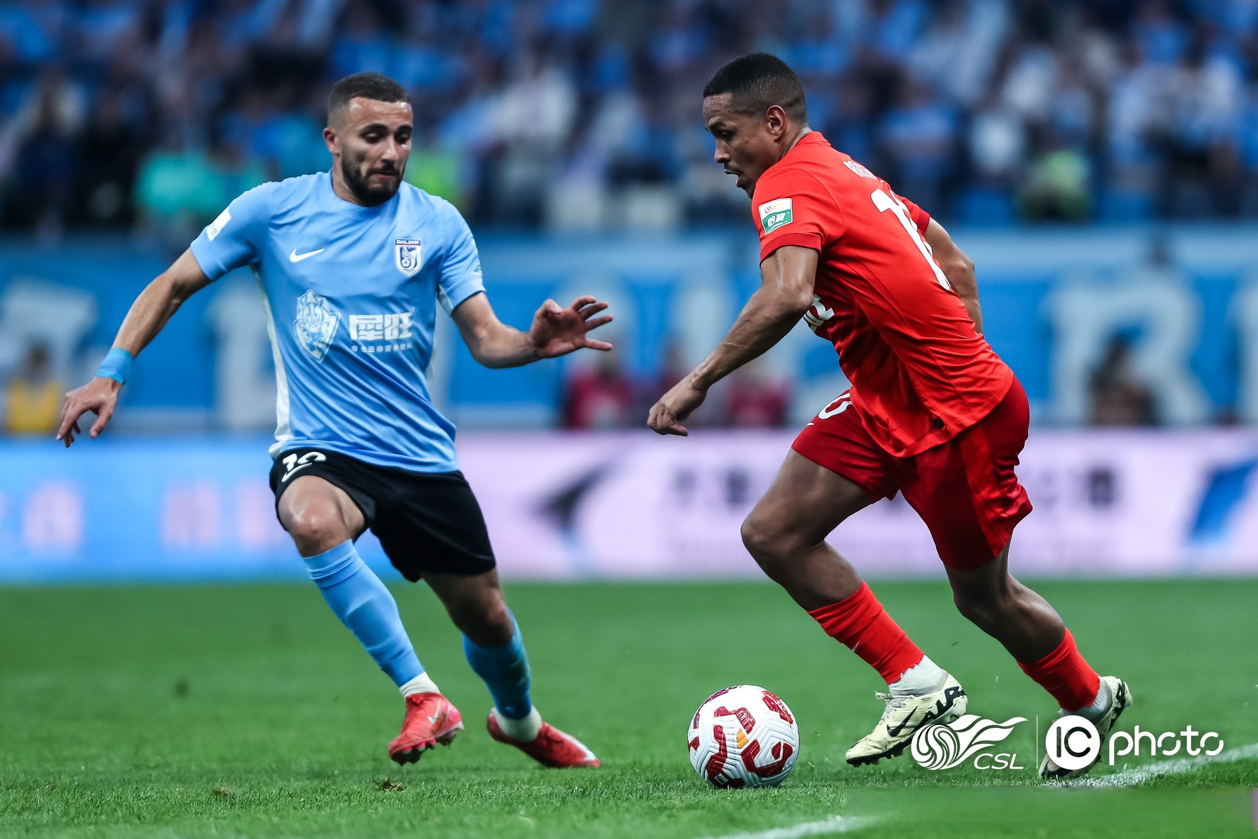 乐竞体育包含门兴格拉德巴赫迎英超关键赛，集结日豪取连胜，态度坚定，赛季目标并未改变的词条